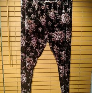 *FINAL SALE* Plus size velvet floral leggings